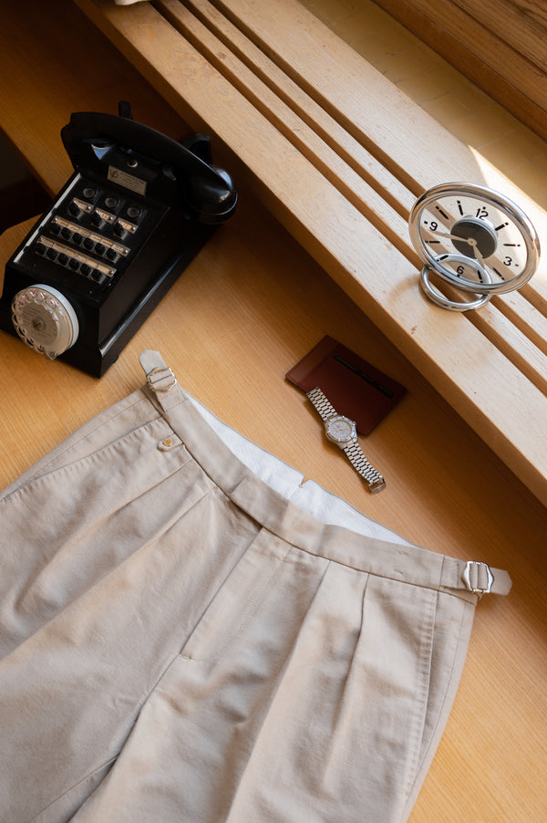 Derrière nos pantalons et shorts AP x Bernard Zins